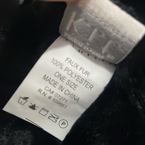 K.I.T accessories women’s black Infinity Faux Fur scarf - Picture 3 of 4